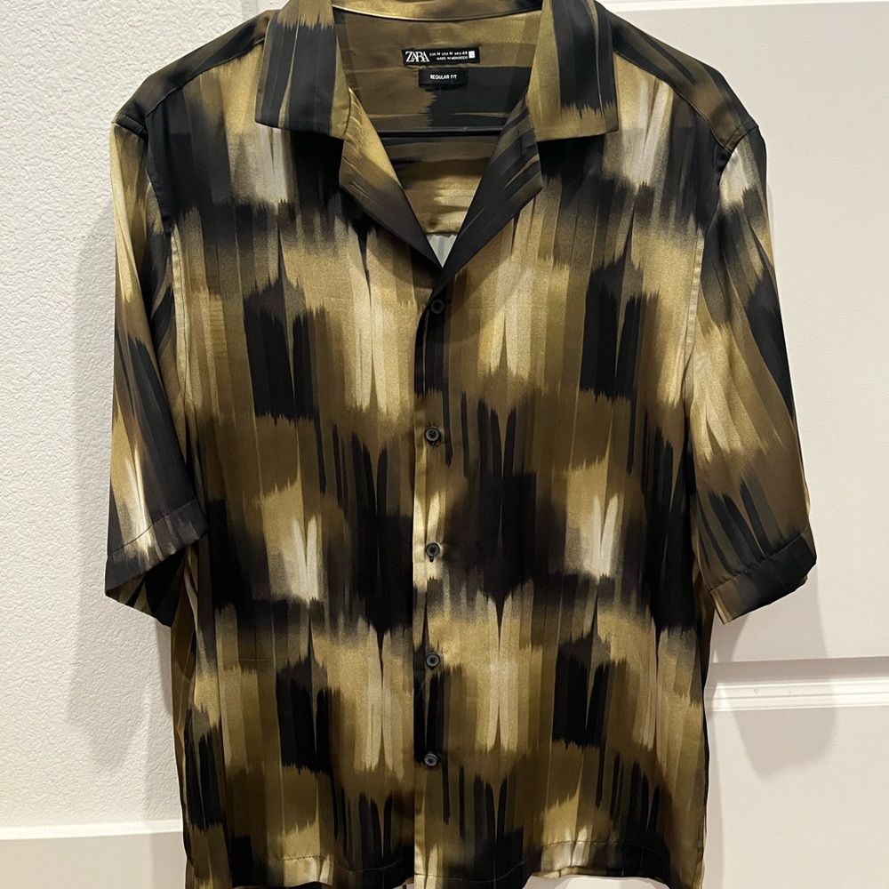 Zara Men's Black and Gold shirt